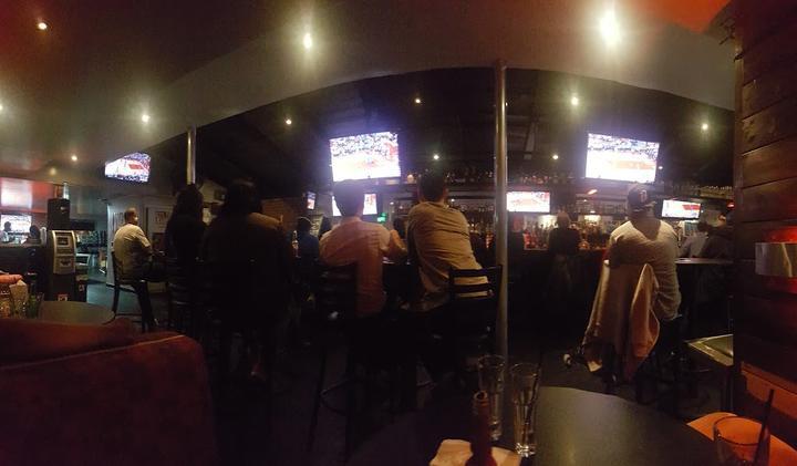 Halftime Sports Bar & Wings